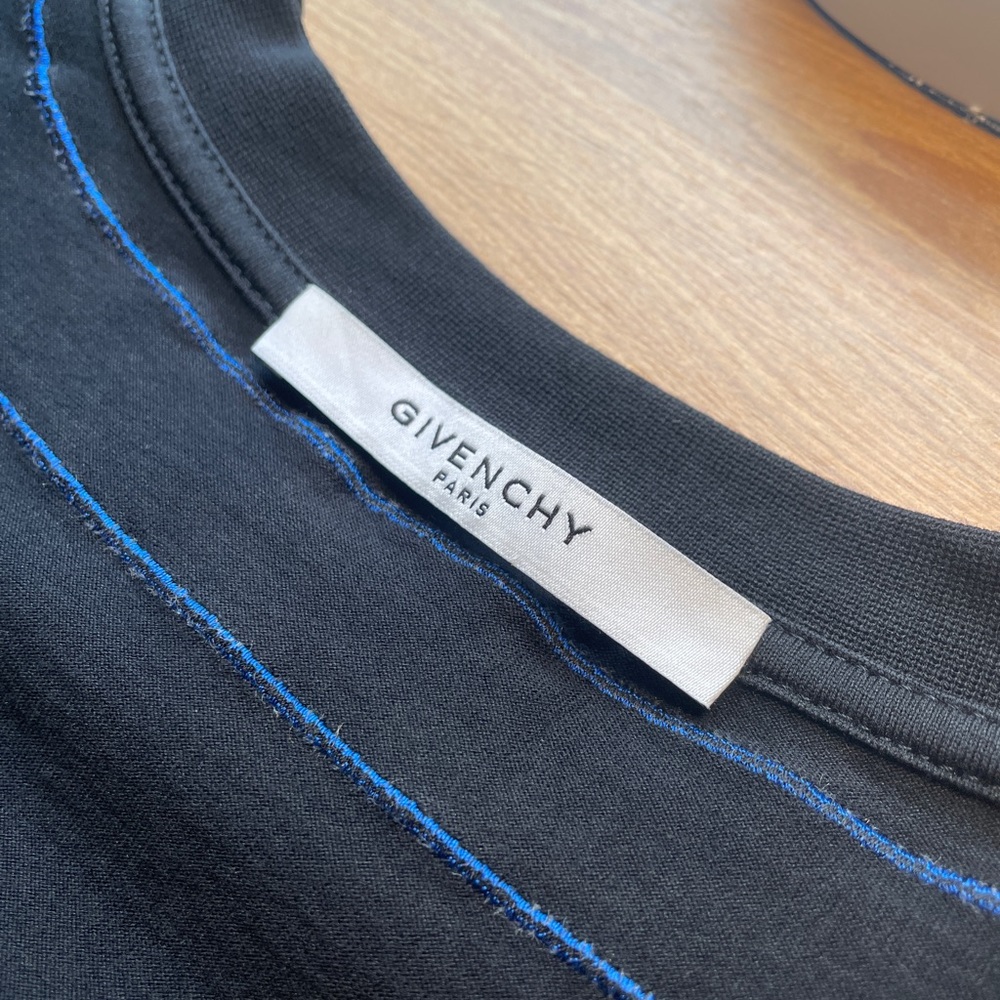 Givenchy - Picture 8 of 8